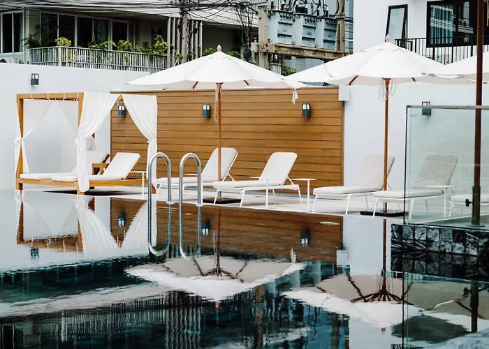 Hotel Floral Court & Sukhumvit 13 5*