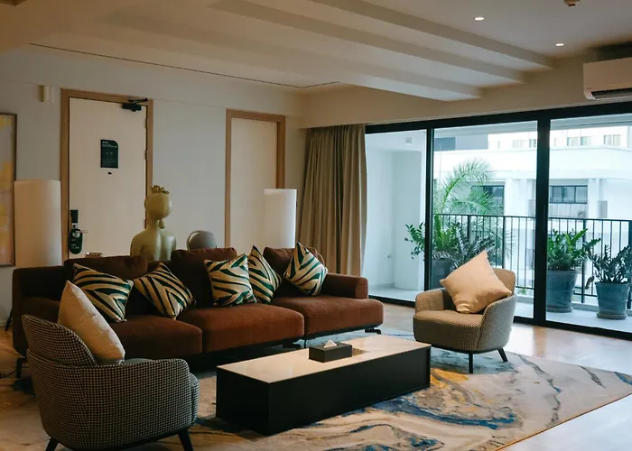 Floral Court & Sukhumvit 13 Hotel Bangkok