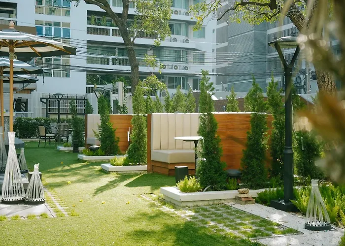 Floral Court & Sukhumvit 13 5* Bangkok