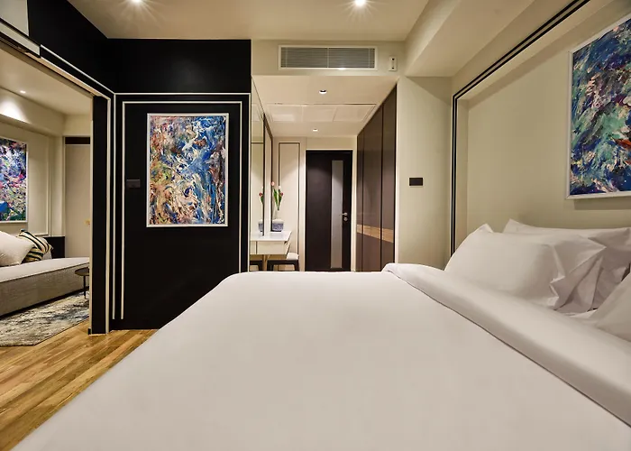 Floral Court & Sukhumvit 13 5* Bangkok