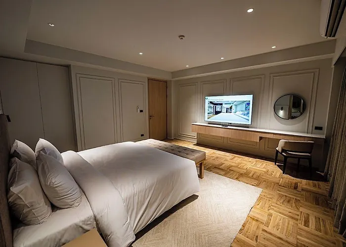 Floral Court & Sukhumvit 13 Hotel 5*