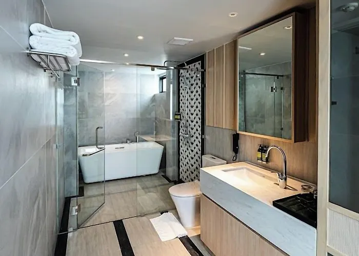 Hotel Floral Court & Sukhumvit 13 5*