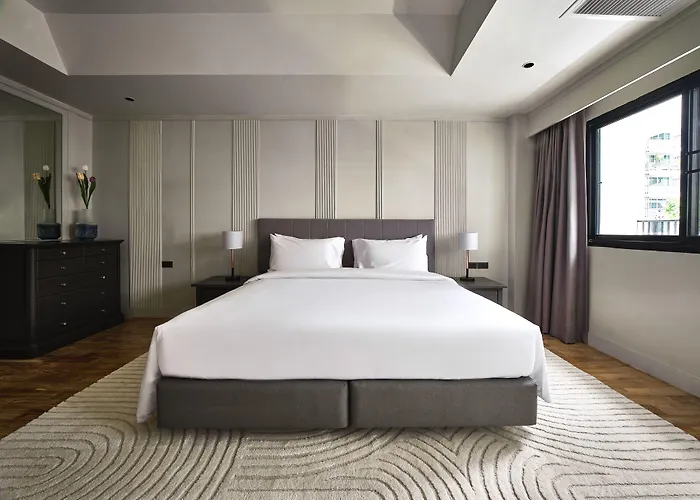 Hotel Floral Court & Sukhumvit 13 5*