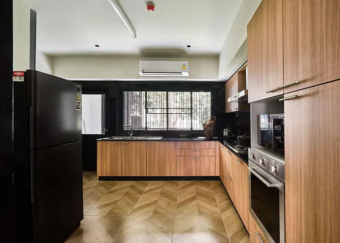 Hotel Floral Court & Sukhumvit 13