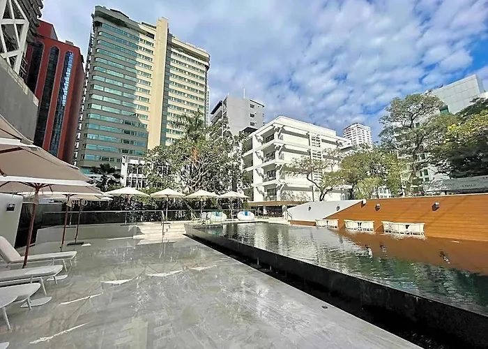 Hotel Floral Court & Sukhumvit 13 5*