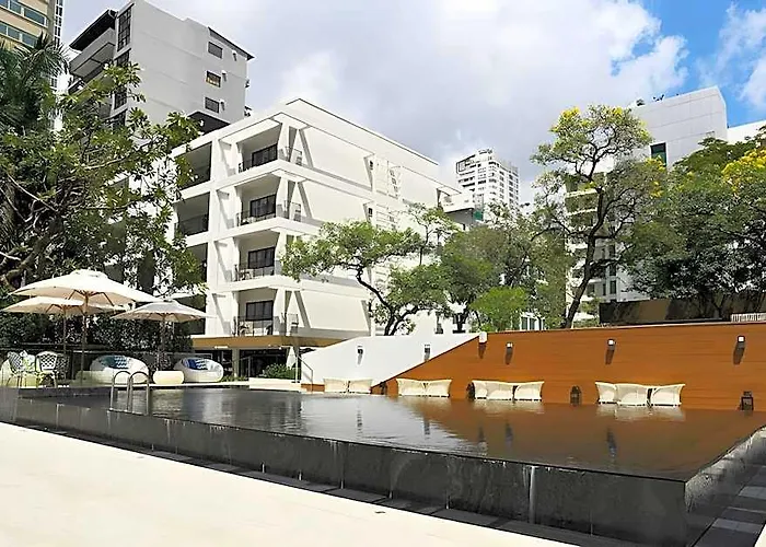 Hotel Floral Court & Sukhumvit 13 5*
