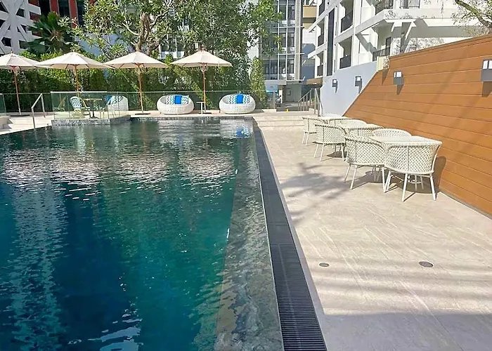 Hotel Floral Court & Sukhumvit 13 5*