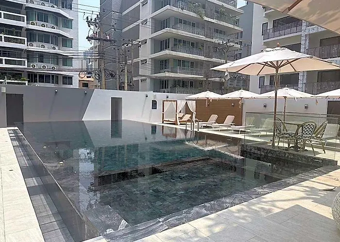 Floral Court & Sukhumvit 13 Bangkok
