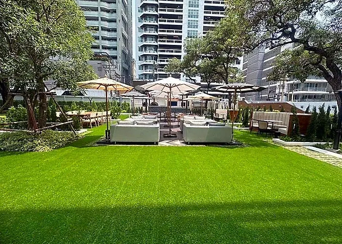 Hotel Floral Court & Sukhumvit 13 5*