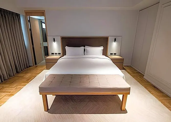 Floral Court & Sukhumvit 13 5*