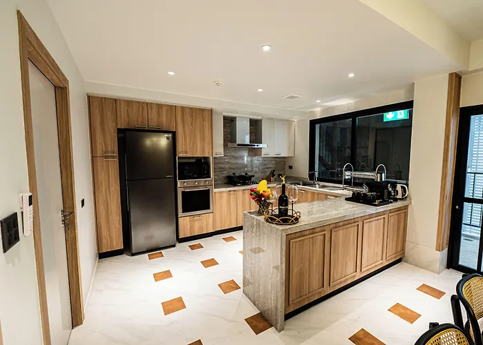 Floral Court & Sukhumvit 13