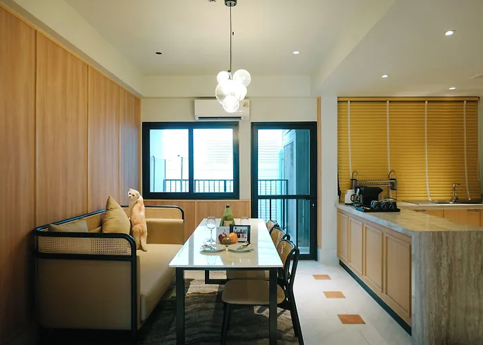 Floral Court & Sukhumvit 13