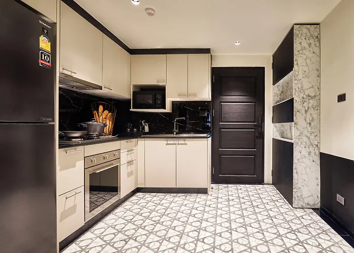 Floral Court & Sukhumvit 13 5*