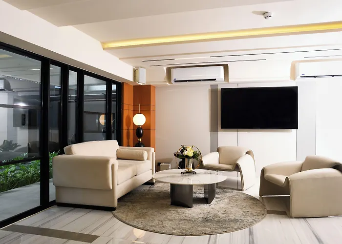 Hotel Floral Court & Sukhumvit 13 5*